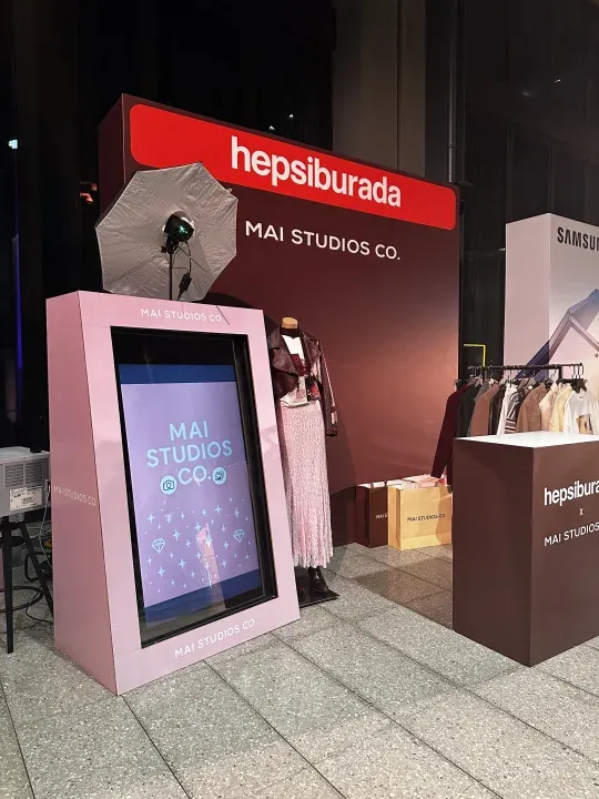 Nox Etkinlik Fotoğrafı - Yapay Zeka Mirror Booth (AI Mirror booth)