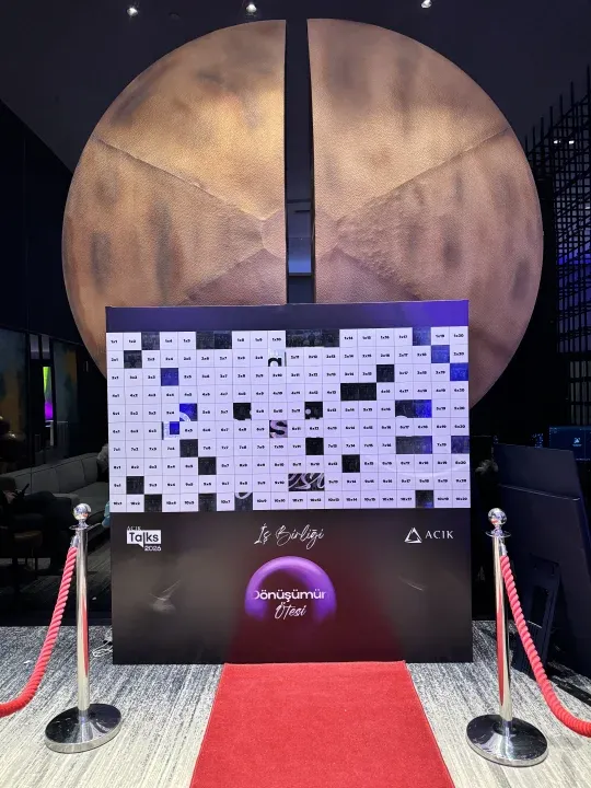 Nox Etkinlik Fotoğrafı - Mozaic Wall (Mozaik Duvar)