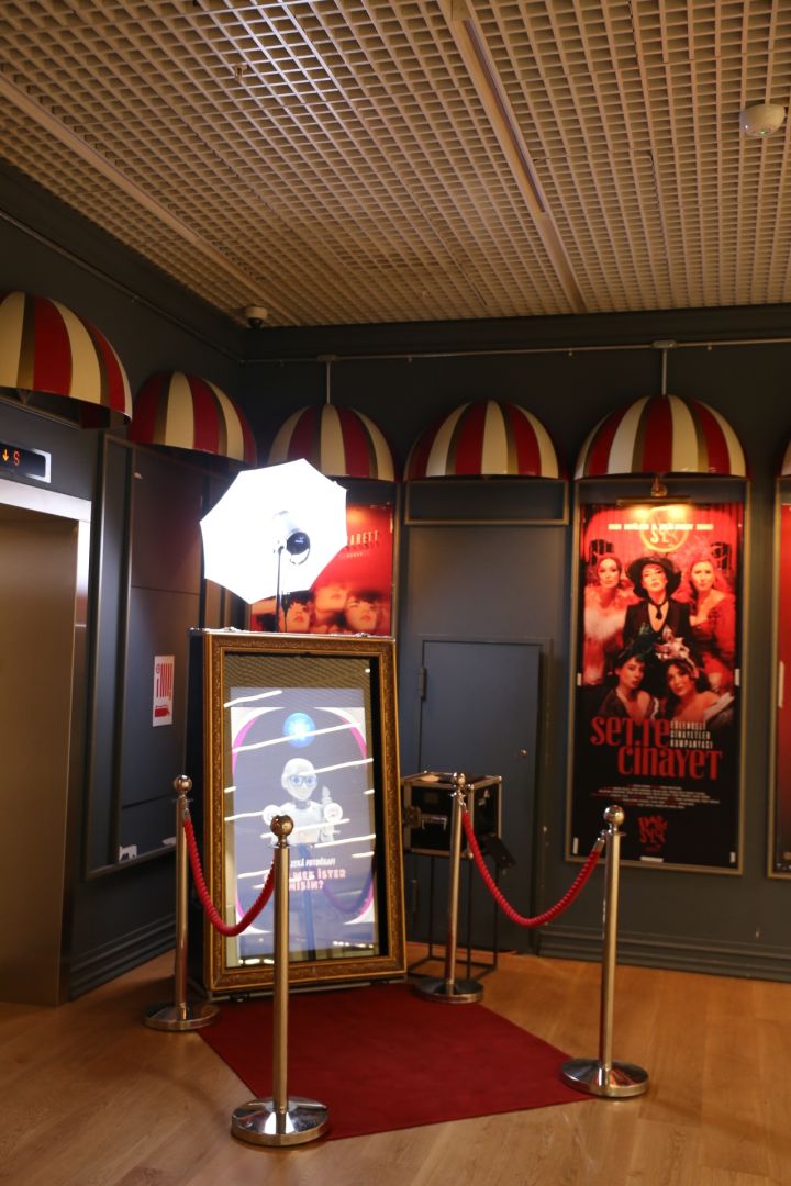 Mirror Booth